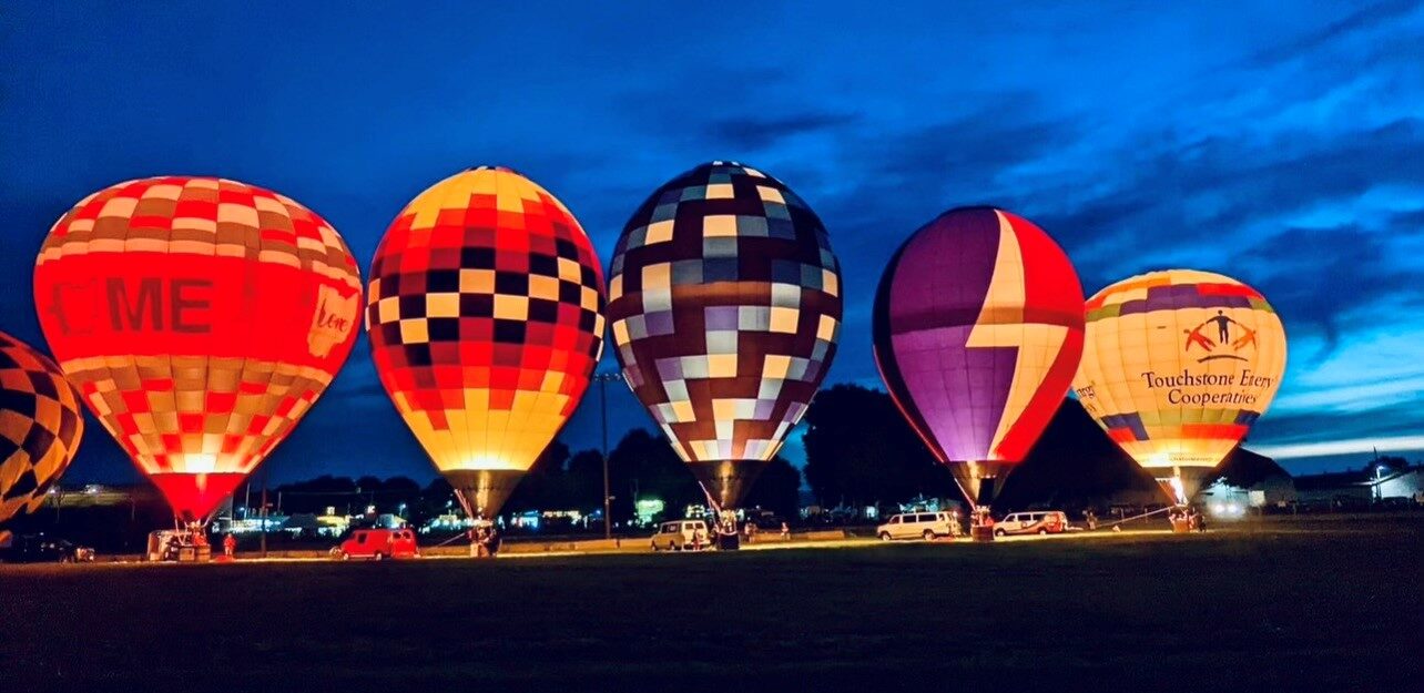 A Magical Evening: Hot Air Balloon Glow and Live Music